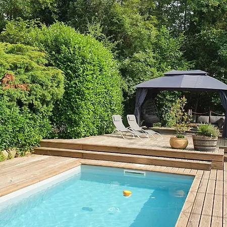 Avec Piscine Dans Un Cadre Verdoyant Alpehytte